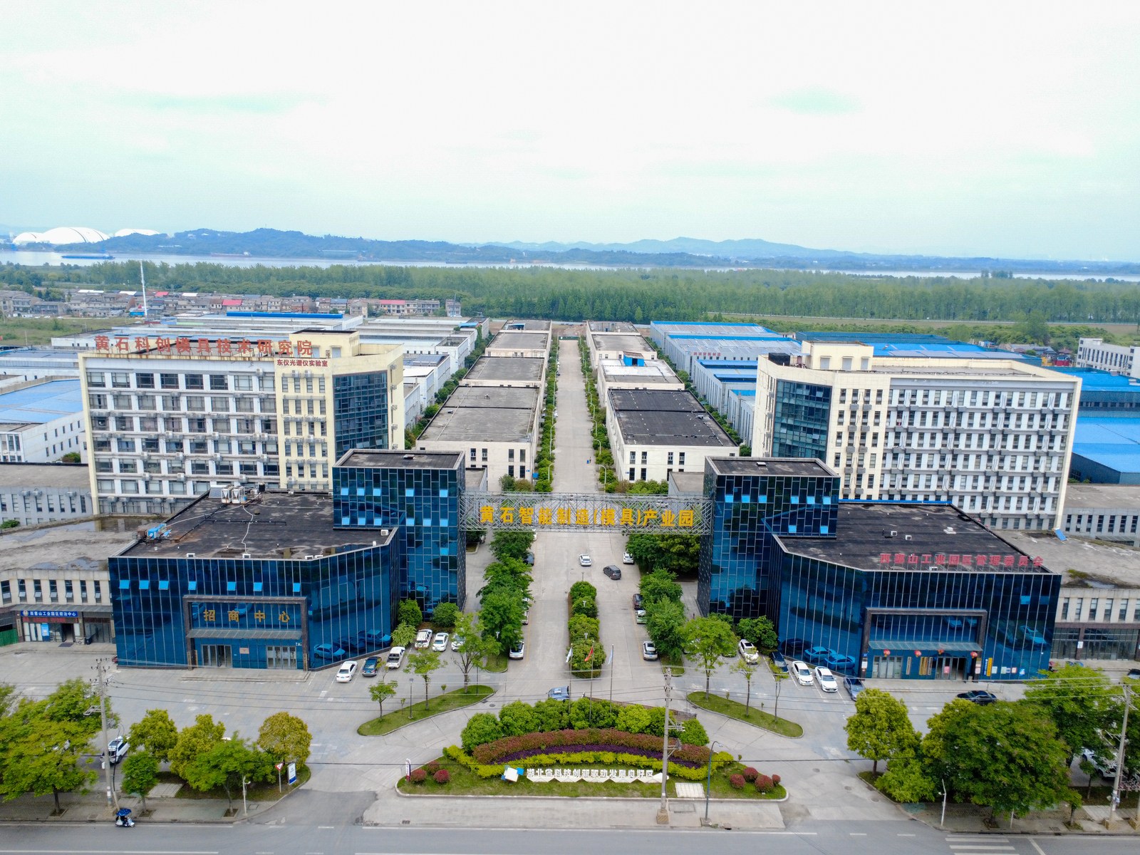 总公司所在地产业园模具生产基地 / Mold production base in the industrial park where JF Metals headquarters is located