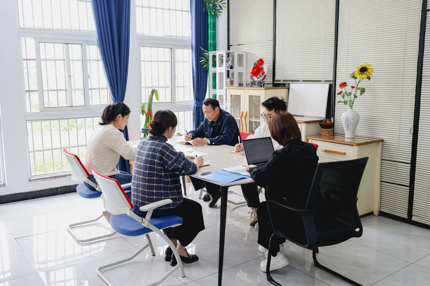 Zhijiefeng (Shenzhen) Trading Co., Ltd. / 智捷丰（深圳）商贸有限公司 office and trade support area